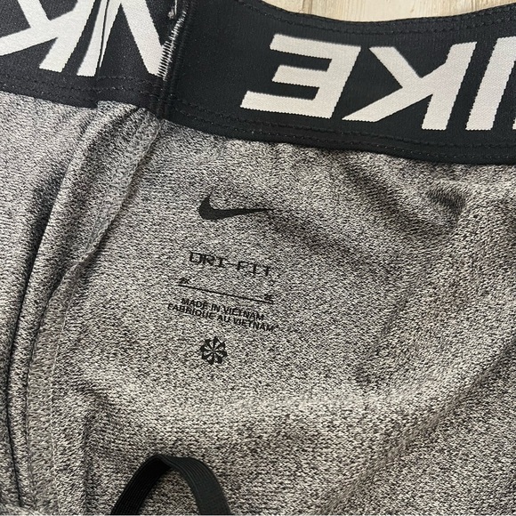 Nike Dri-FIT Attack Women's Mid-Rise 5" Unlined Training Shorts (Plus SZ) 2X - Picture 8 of 8